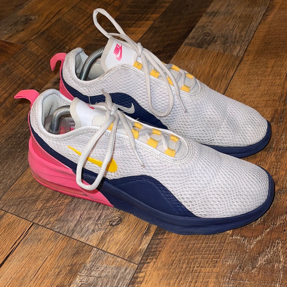 Nike Air Max Motion 2